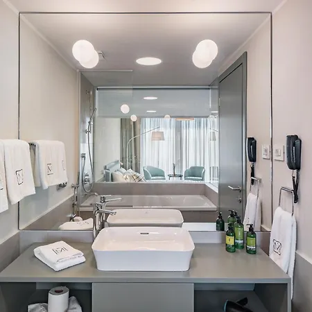 Hotell Millennium Hub & 4*