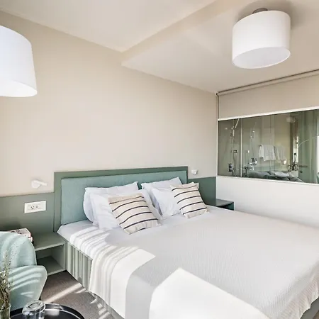 Hotell Millennium Hub & 4*