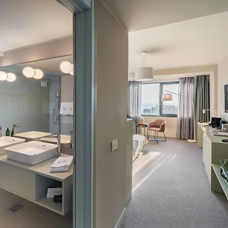 Hotell Millennium Hub & 4*