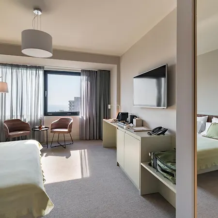 Hotell Millennium Hub &