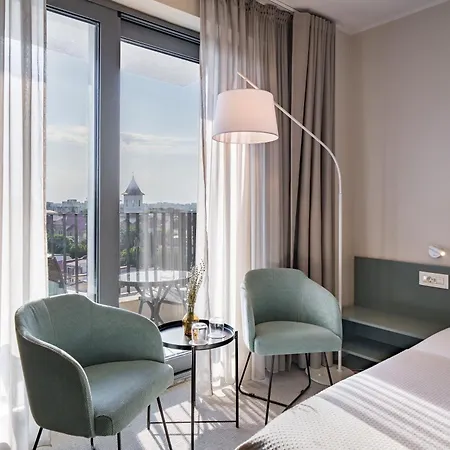 Hotell Millennium Hub & 4*