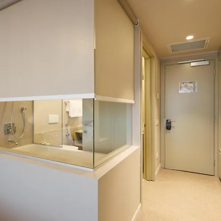 Hotel Millennium Hub & 4*