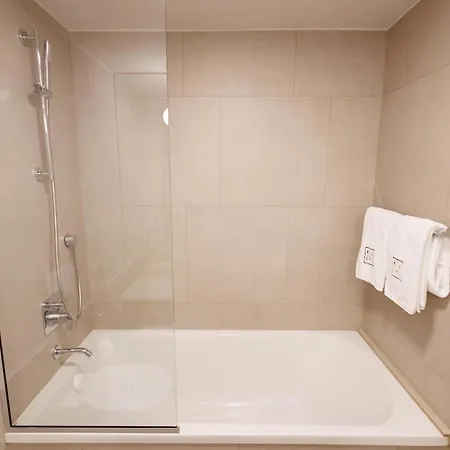 Hotel Millennium Hub & 4*