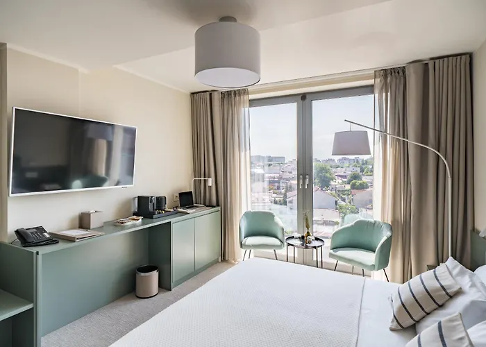 Millennium Hub & Констанца