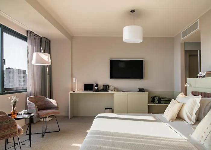 Millennium Hub & Отель 4*