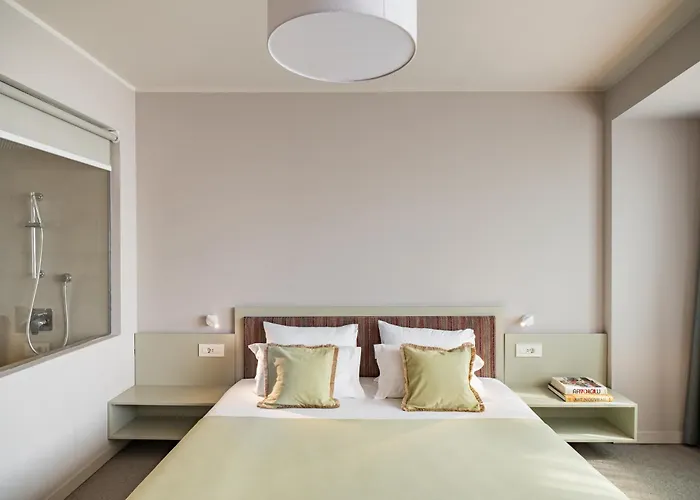 Millennium Hub & فندق كونستانتا