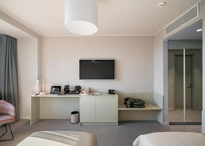 Millennium Hub & فندق