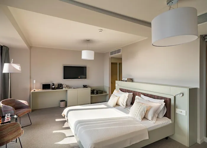 فندق Millennium Hub & 4*