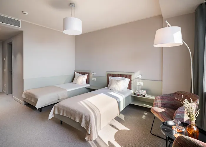 Millennium Hub & فندق