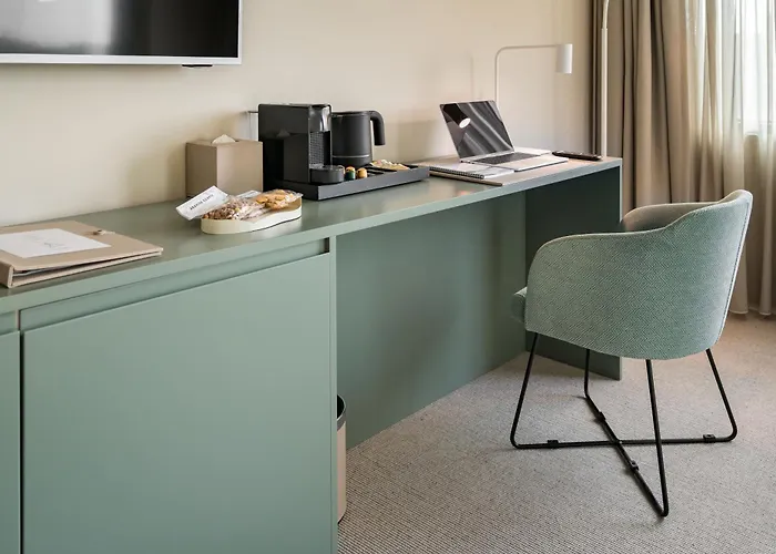 Millennium Hub & فندق