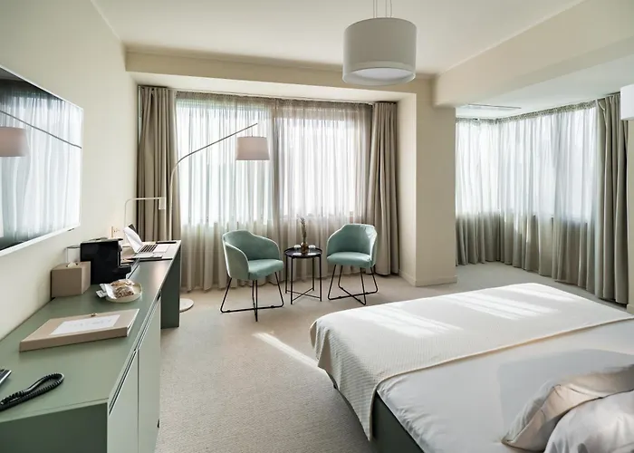 فندق Millennium Hub & 4*