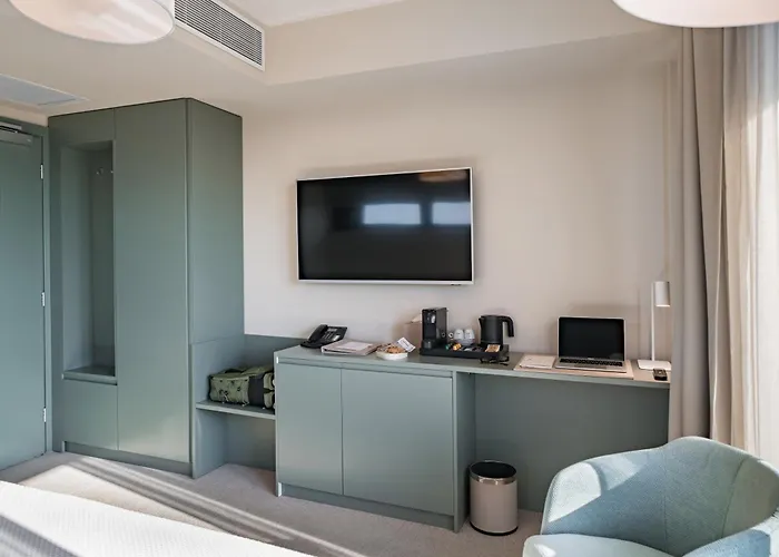 Millennium Hub & فندق