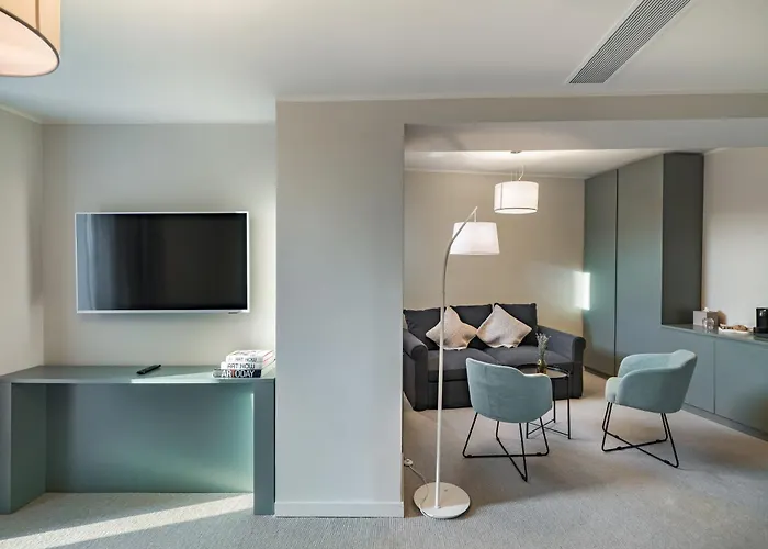 Millennium Hub & Отель Констанца