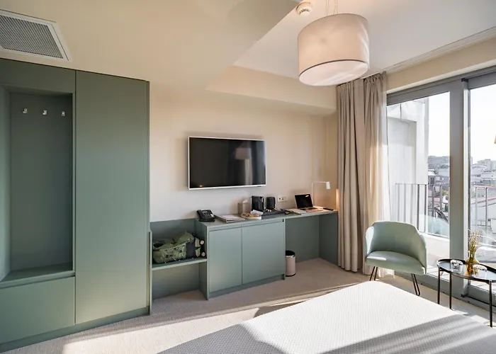 Millennium Hub & فندق