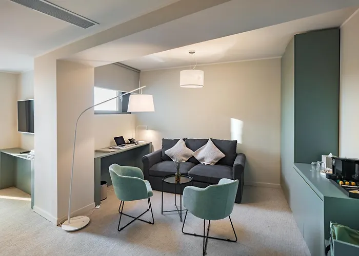 فندق Millennium Hub &