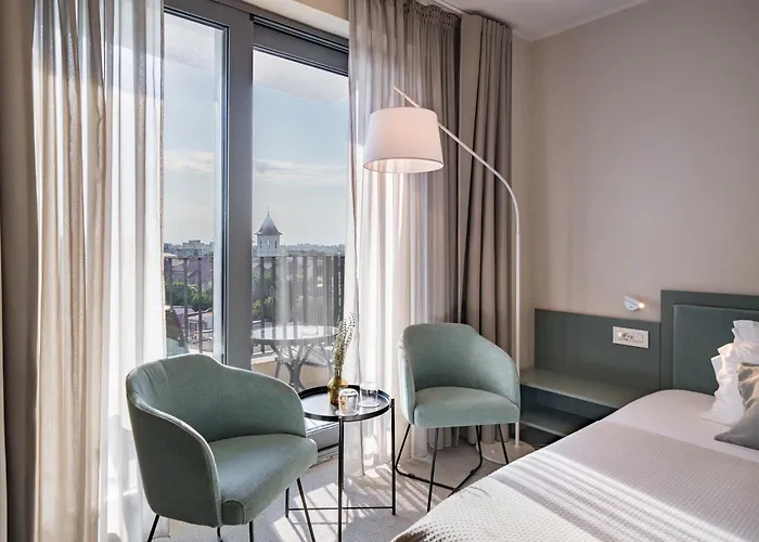 Отель Millennium Hub & 4*