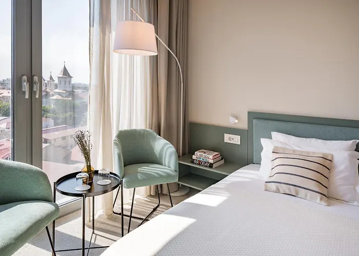 فندق Millennium Hub &