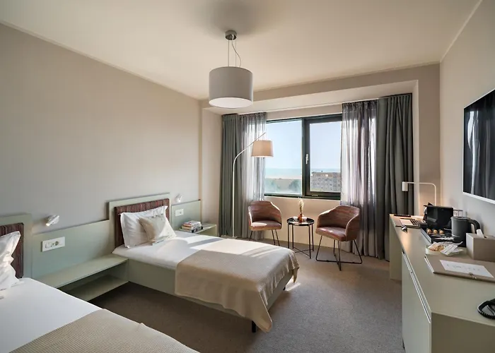 Millennium Hub & Отель 4*