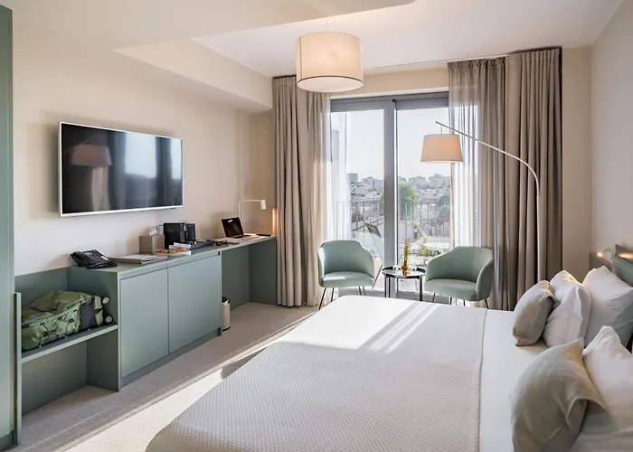 Millennium Hub & Отель 4*